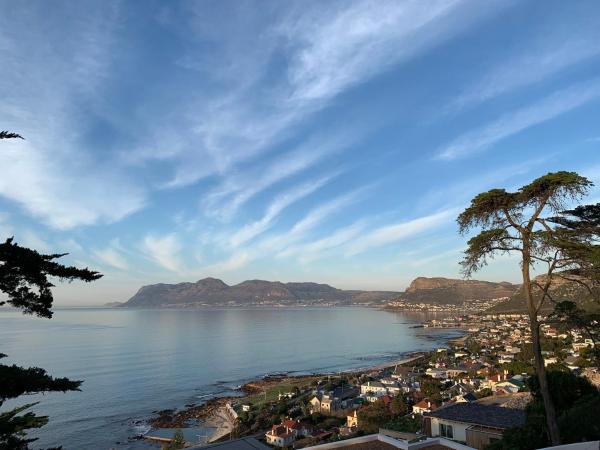 På bilden syns objektet Spindrift som ligger i staden Kalk Bay.