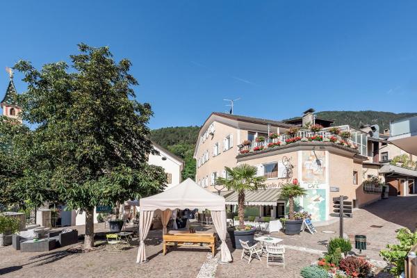 Nella foto è visibile l'oggetto Hotel Weisse Lilie - B&B situato nella città di Rio di Pusteria.