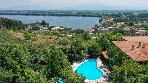 Na fotografii je vidět objekt Hotel Erodios nacházející se ve městě Lithótopos.