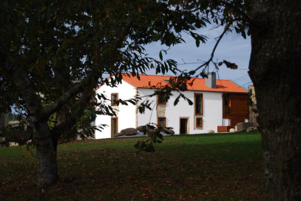 A la foto es mostra l'objecte Casa do cruceiro na Costa da Morte situat a la ciutat de Corcoesto.