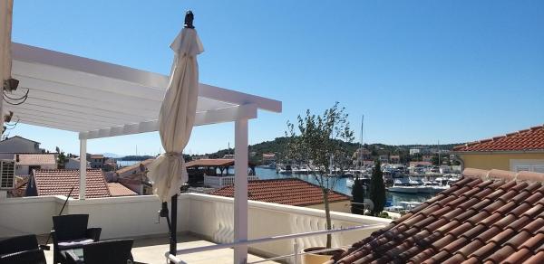 Apartments Leut - Tisno