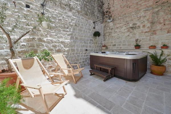 Auf dem Foto ist das Objekt Villa Kudelik - Stone Story in der Stadt Trogir zu sehen.