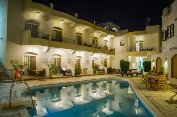 A la foto es mostra l'objecte New Yalla Hotel situat a la ciutat de Dahab.