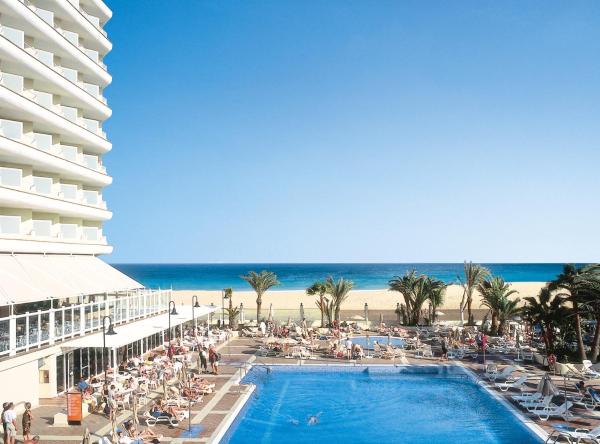 A la foto es mostra l'objecte Hotel Riu Oliva Beach Resort - All Inclusive situat a la ciutat de Corralejo.