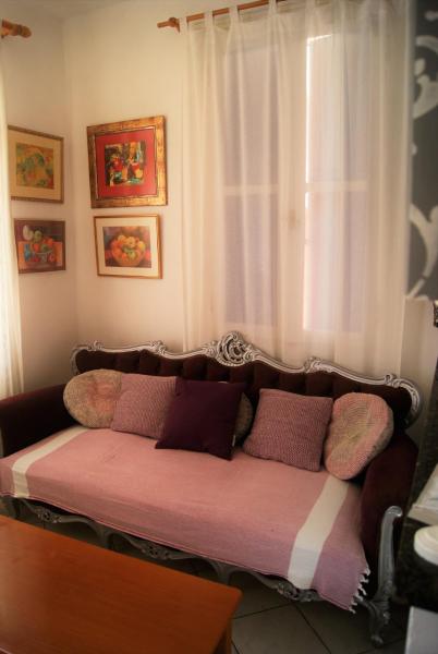 A la foto es mostra l'objecte the bougainvillea house situat a la ciutat de Symi.
