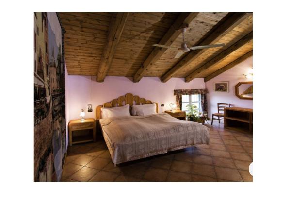 Auf dem Foto ist das Objekt Cascina Desderi in der Stadt Quarto zu sehen.