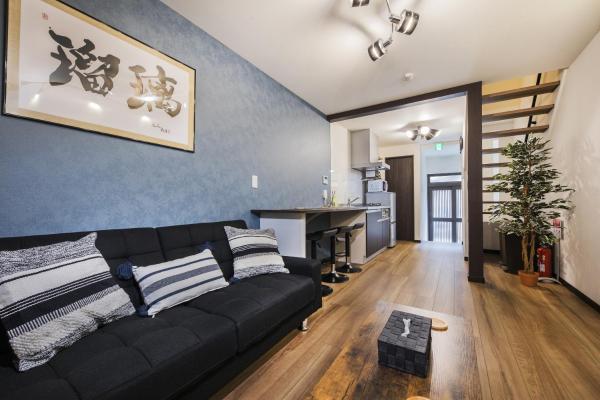 På billedet ses objektet Shiki Homes RURI beliggende i byen Osaka.