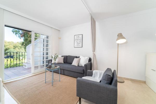A la foto es mostra l'objecte Aloha Pueblo beautiful apartment with roof-terrace next to Aloha golf situat a la ciutat de Marbella.