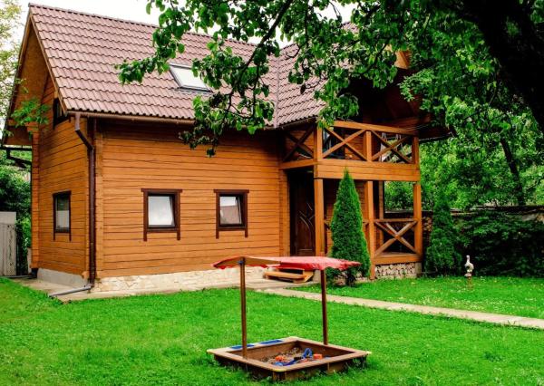 На фото показан объект Файна Хижа, расположенный в городе Kushnytsya.