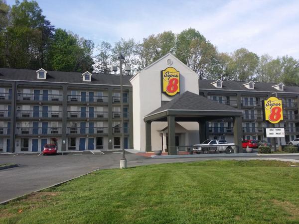 Auf dem Foto ist das Objekt Super 8 by Wyndham Pigeon Forge-Emert St in der Stadt Pigeon Forge zu sehen.