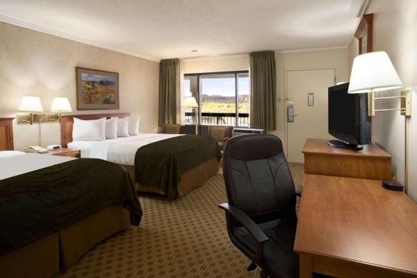 A la foto es mostra l'objecte Days Inn & Suites by Wyndham Trinidad situat a la ciutat de Weston.