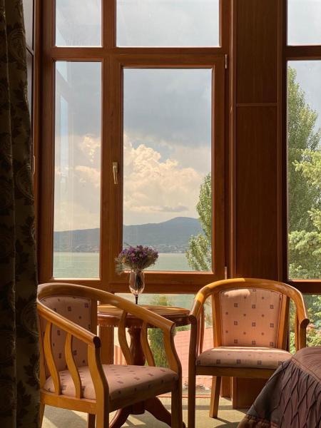 På bildet vises objektet Orsetto som ligger i byen Sevan.