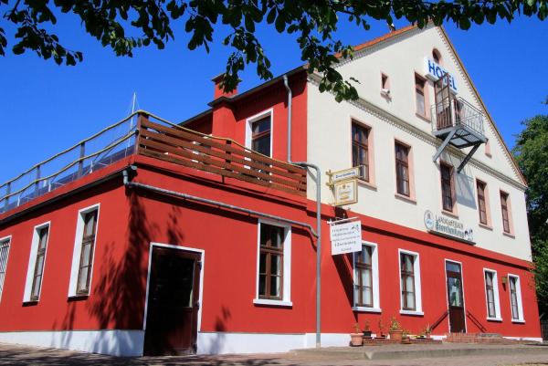 На фото показан объект Landhotel Storchenkrug, расположенный в городе Rühstädt.