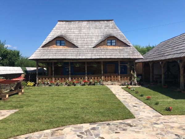 Casa Colț Din Maramureș - Old Traditional House - Roumanie