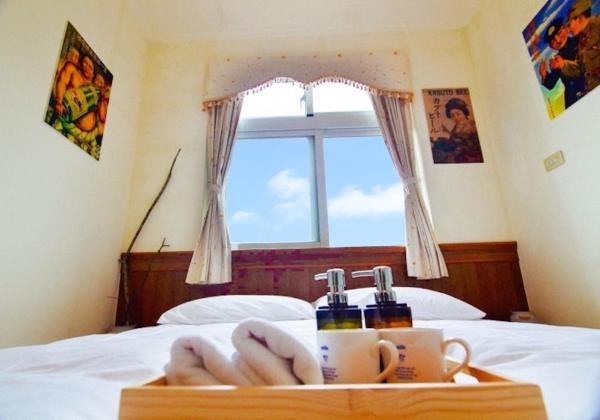 写真には奮起湖市にあるYahu Hotelが写っています。