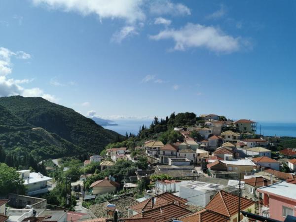 照片显示了位于Parga市的Amazing View Maisonette物件。