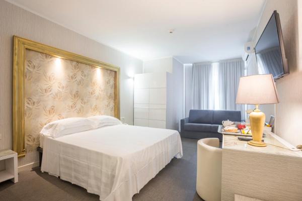 The photo shows the Hotel Repubblica Marinara located in the city of Pisa.