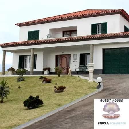 A la foto es mostra l'objecte Pérola Achadense Guesthouse situat a la ciutat de Achada.