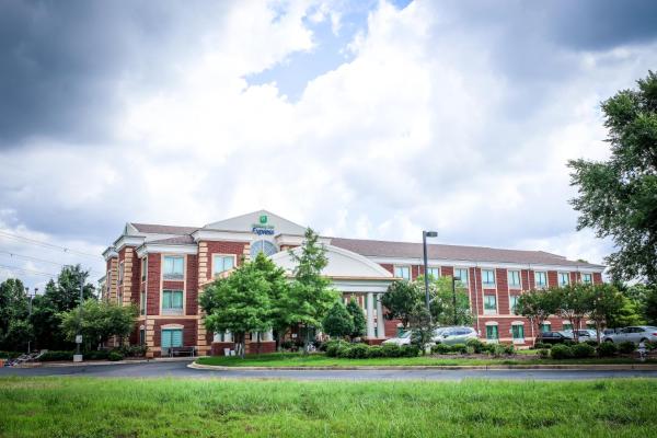 Kuvassa näkyy kohde Holiday Inn Express Hotel & Suites Memphis/Germantown by IHG, joka sijaitsee kaupungissa Memphis.