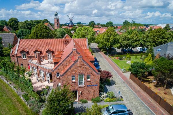 Na foto é possível ver o objeto Hotel am Fischerhafen localizado na cidade de Ditzum.