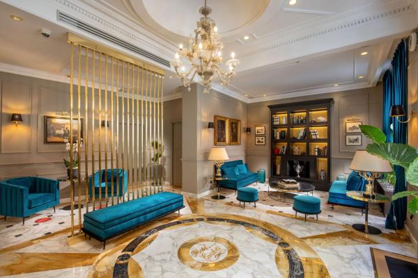Na fotografii je vidět objekt Condotti Boutique Hotel nacházející se ve městě Řím.