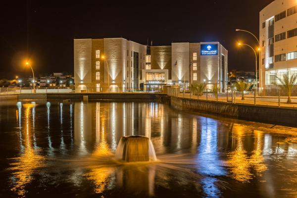 A la foto es mostra l'objecte Town Lodge Windhoek, Namibia situat a la ciutat de Windhoek.