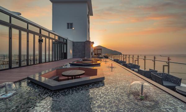 Stubborn Hotel, Geoje