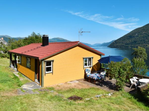 Na zdjęciu widoczny jest obiekt Holiday Home Nausthammar by Interhome położony w mieście Davik.