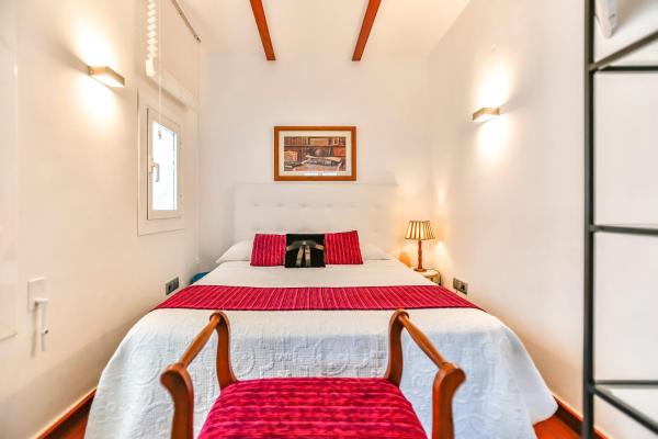A la foto es mostra l'objecte Ghat Apartments Montroig situat a la ciutat de Sitges.