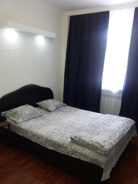 På bildet vises objektet Nuri Hotel Стадион som ligger i byen Karaganda.