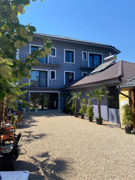 La photo montre l'objet Casa Blanca Costinesti situé dans la ville de Schitu.