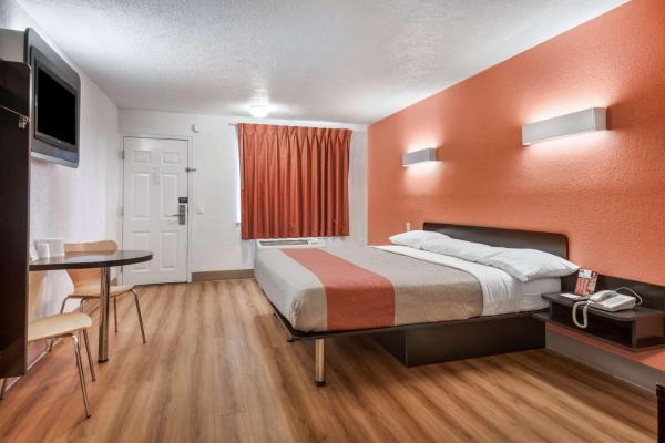 A la foto es mostra l'objecte Motel 6-Youngstown, OH situat a la ciutat de Youngstown.