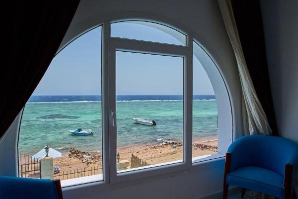 A la foto es mostra l'objecte Solaris situat a la ciutat de Dahab.