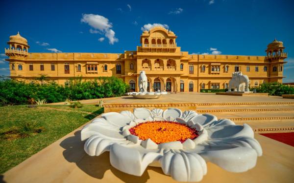 På billedet ses objektet Hotel Jaisalkot beliggende i byen Dedha.