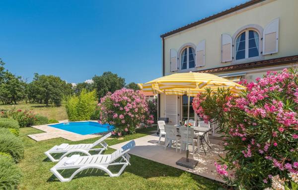 På billedet ses objektet Villa Bella Vista with Sea View beliggende i byen Poreč.