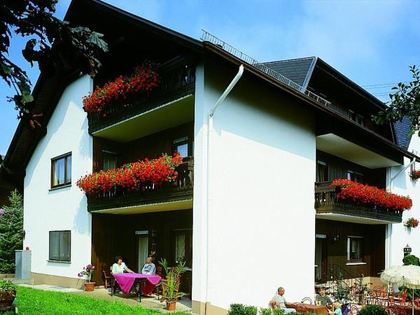 A la foto es mostra l'objecte Pension Waldesruh situat a la ciutat de Arzbach.