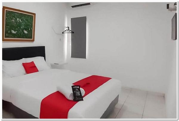 A la foto es mostra l'objecte RedDoorz Syariah @ Jl Raya Sukabumi situat a la ciutat de Sukaraja.