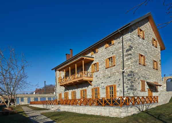 Na fotografii je vidět objekt Hotel Deutsche Muehle Bolnisi nacházející se ve městě Bolnisi.