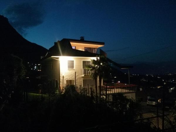 A la foto es mostra l'objecte Haus Tirol situat a la ciutat de Caldaro.