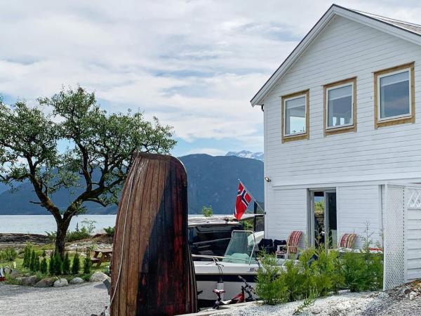 A la foto es mostra l'objecte Seaside Serenity in Hardangerfjord-By Traum situat a la ciutat de Tyrvikbygd.
