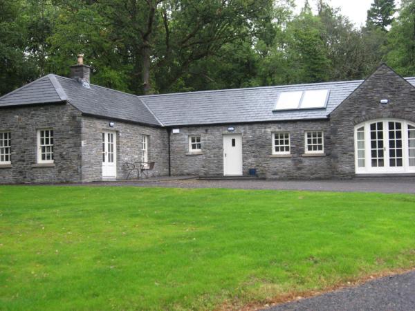 A la foto es mostra l'objecte Castle View Cottage situat a la ciutat de Irvinestown.