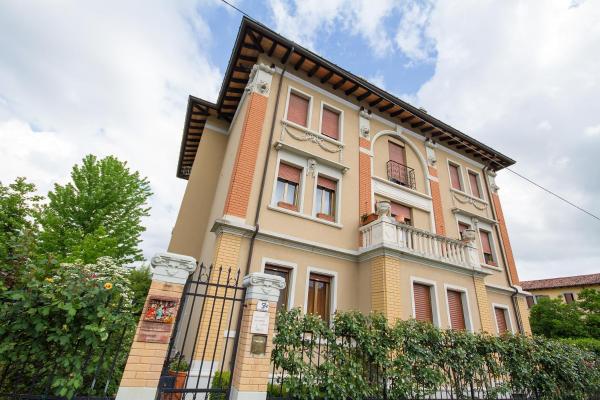 På billedet ses objektet Casa Stucky beliggende i byen Udine.