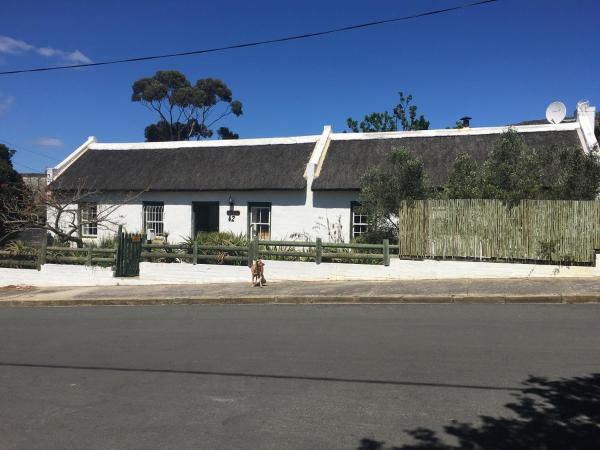 A la foto es mostra l'objecte Carneddie Cottage - main situat a la ciutat de Bredasdorp.