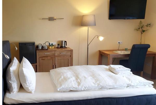 På bilden syns objektet Bed and Breakfast am Höhenweg som ligger i staden Warstein.