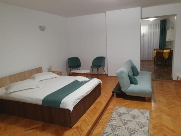 På billedet ses objektet STUDIO APARTMENTS beliggende i byen Şeuşa.