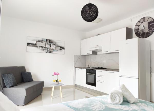 White Studio Apartman - Pula
