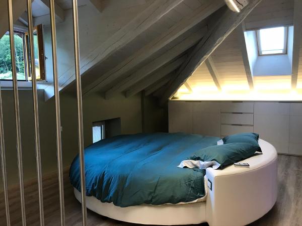 Na zdjęciu widoczny jest obiekt Casa Tifra położony w mieście Breguzzo.