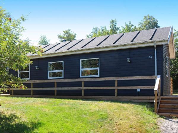 På billedet ses objektet 6 person holiday home in Hadsund beliggende i byen Hadsund.