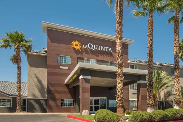 Na foto é possível ver o objeto La Quinta Inn & Suites by Wyndham Las Vegas Nellis localizado na cidade de Las Vegas.
