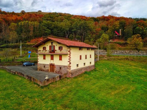 A la foto es mostra l'objecte Casa rural Lakoizketa situat a la ciutat de Oiz.